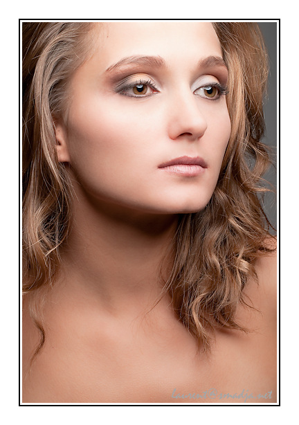  - Makeup : http://flomakeup.bookfoto.com/