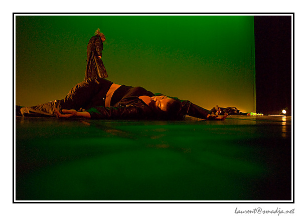 Festival Les Arts en Sc�ne 2008&nbsp;-&nbsp;CENTRE K DANCE LEGUEVIN - Matrix Chor�graphie : Nadine Marquet - 14* AMANTICA SAINT ORENS - Danse Macabre - Chor�graphie : Joelle et Danielle Besso