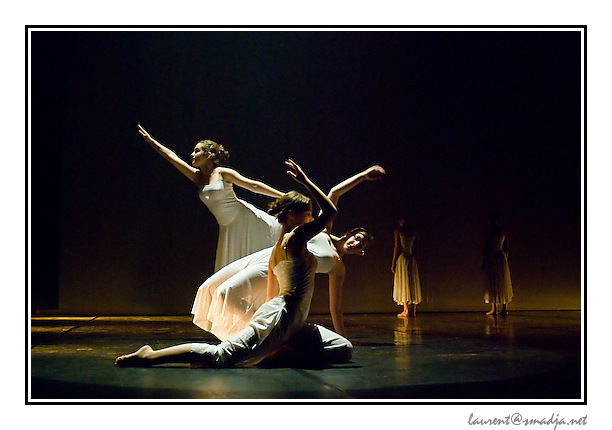 Festival Les Arts en Sc�ne 2008&nbsp;-&nbsp;Association DEFIDANSE  Escalquens - Esprit des Lieux - Chor�graphie : Laetitia Pagenel