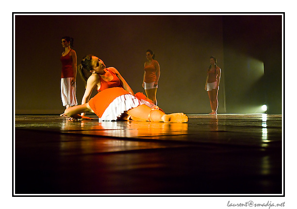 Festival Les Arts en Scène 2008&nbsp;-&nbsp;Association ALTIDANSE Saint Orens - Sans titre1 - Chorégraphie : Christine Blanchard