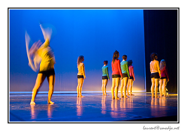 Festival Les Arts en Scène 2008&nbsp;-&nbsp;CENTRE DE DANSE JAMES CARLES TOULOUSE - Architecture d’un grain de folie - Chorégraphie : Hervé Rumeau