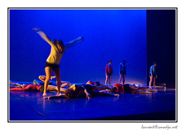 Festival Les Arts en Scène 2008&nbsp;-&nbsp;CENTRE DE DANSE JAMES CARLES TOULOUSE - Architecture d’un grain de folie - Chorégraphie : Hervé Rumeau