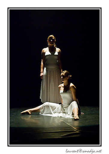 Festival Les Arts en Scène 2008&nbsp;-&nbsp;Association DEFIDANSE  Escalquens - Esprit des Lieux - Chorégraphie : Laetitia Pagenel