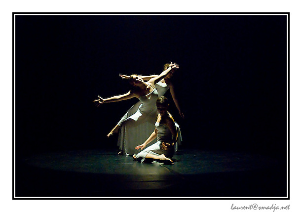 Festival Les Arts en Scène 2008&nbsp;-&nbsp;Association DEFIDANSE  Escalquens - Esprit des Lieux - Chorégraphie : Laetitia Pagenel